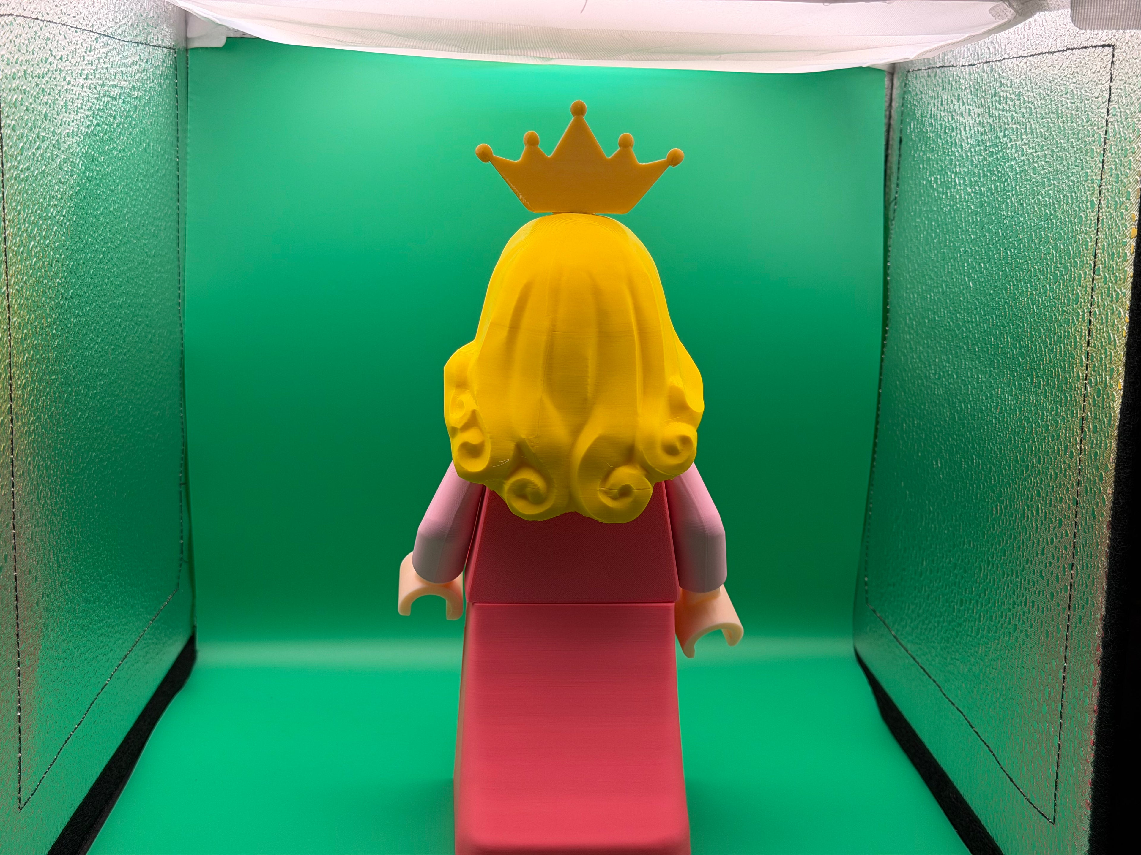 3D Printed Big Brick Aurora Figure – Sleeping Beauty Inspired Princess Collectible | Block-Style Character Display | Fairy Tale Fan Gift