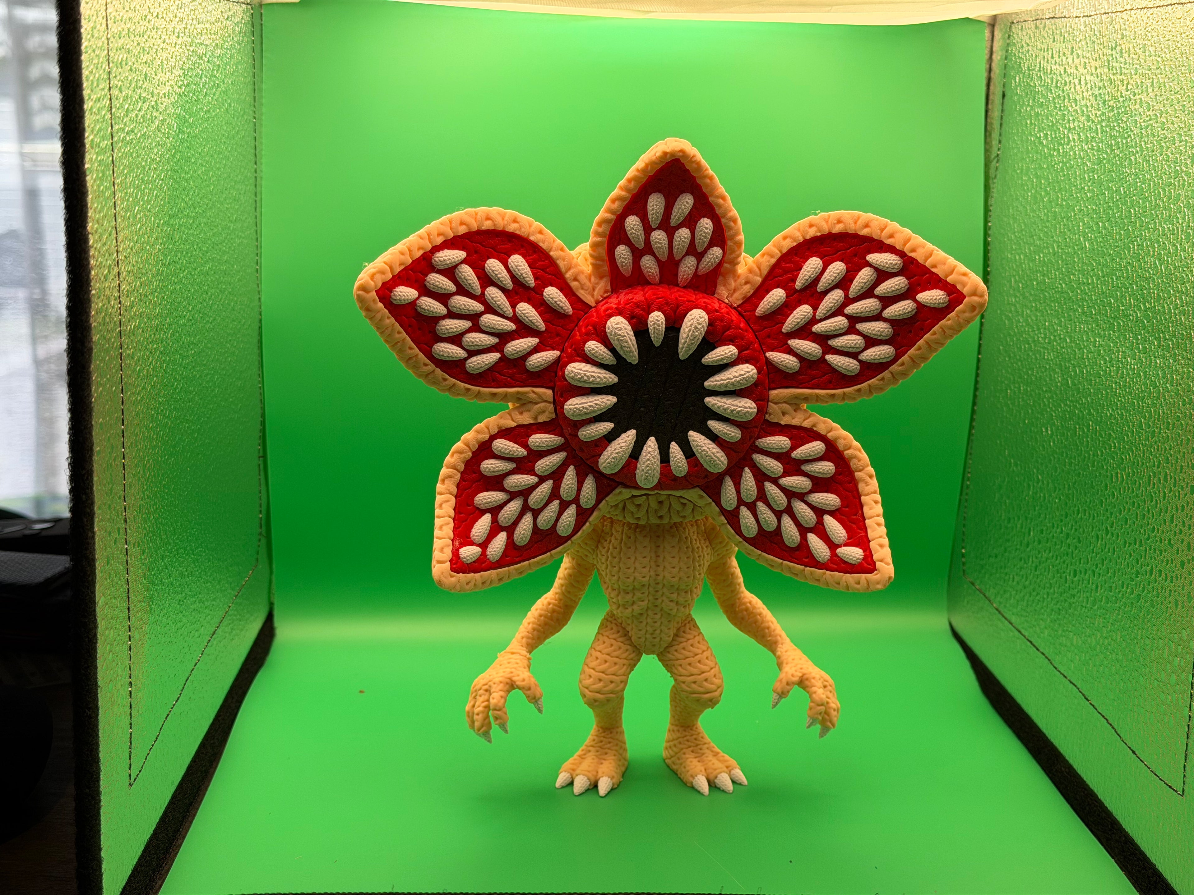 3D Printed Crocheted Demogorgon Figure – Stranger Things Monster Collectible Display Piece 👾🌺