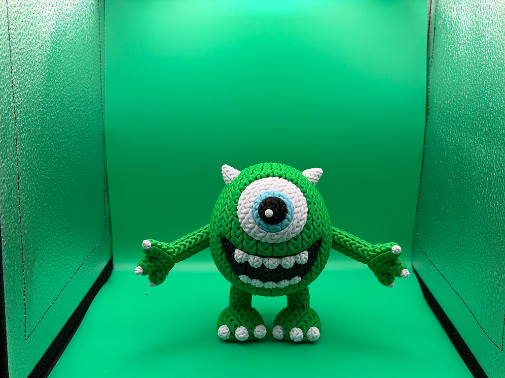 3D Printed Crocheted Mike Wazowski Monster Figure – Cute One-Eyed Movie Character Collectible 💚👁️