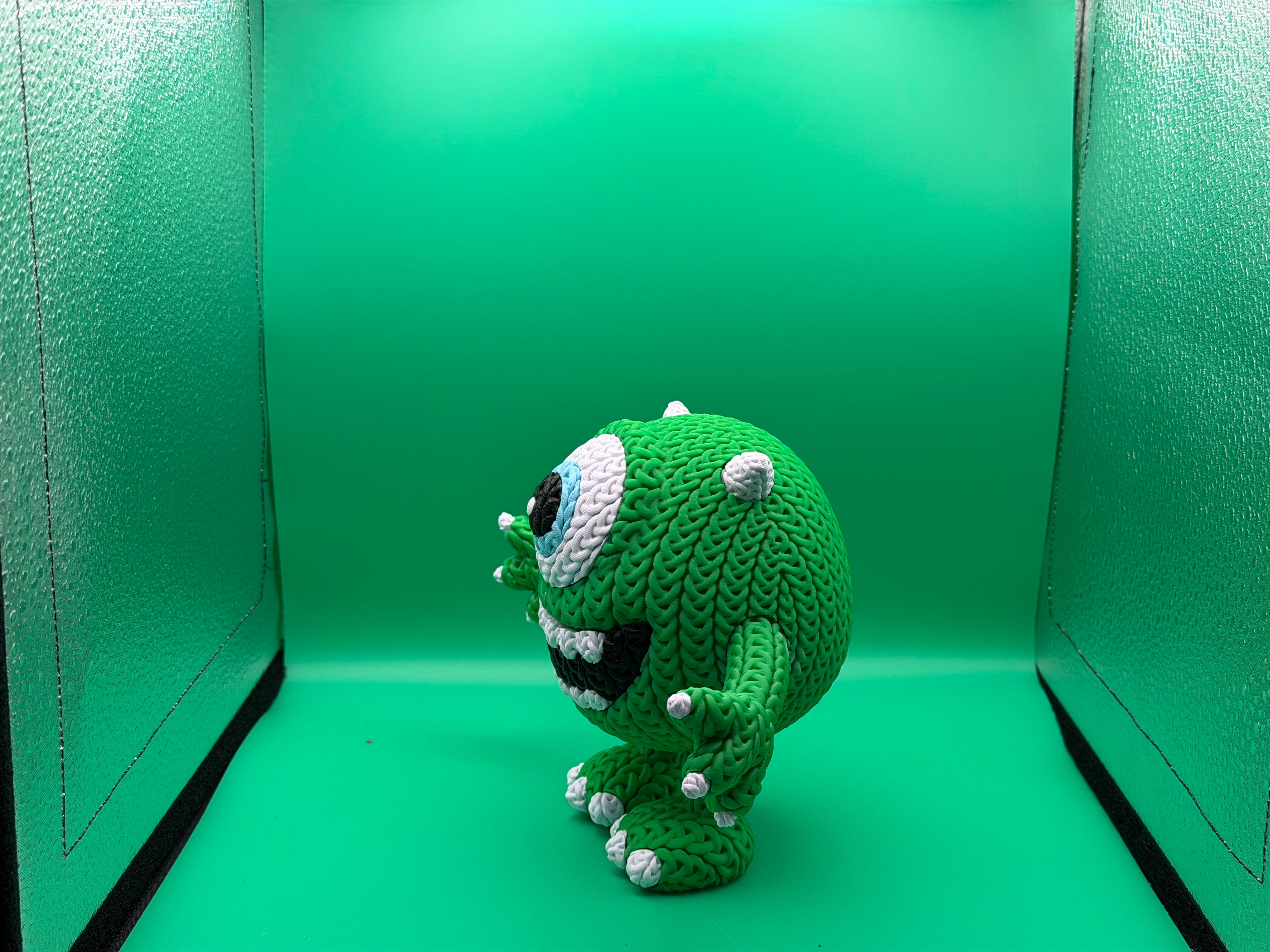 3D Printed Crocheted Mike Wazowski Monster Figure – Cute One-Eyed Movie Character Collectible 💚👁️