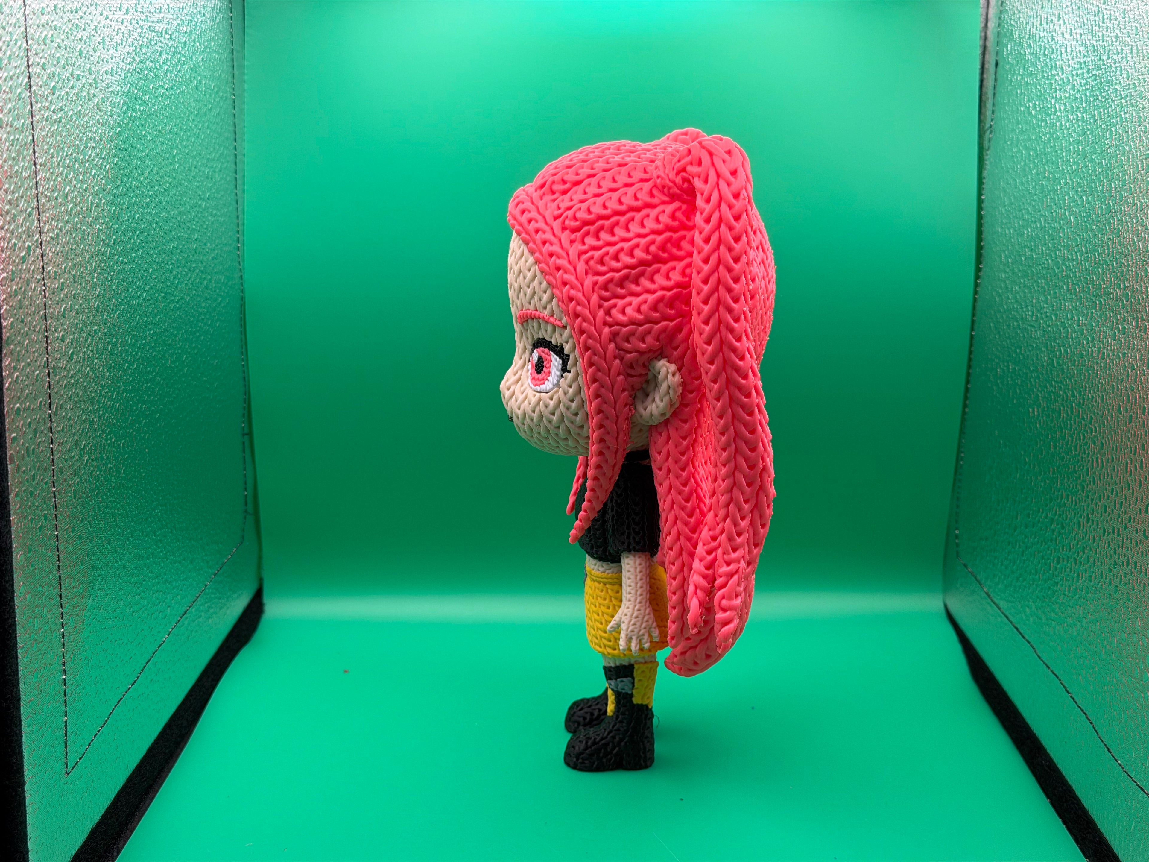 3D Printed Crocheted Mira Figure – Cute Anime Character Collectible Display Piece ✨🖤