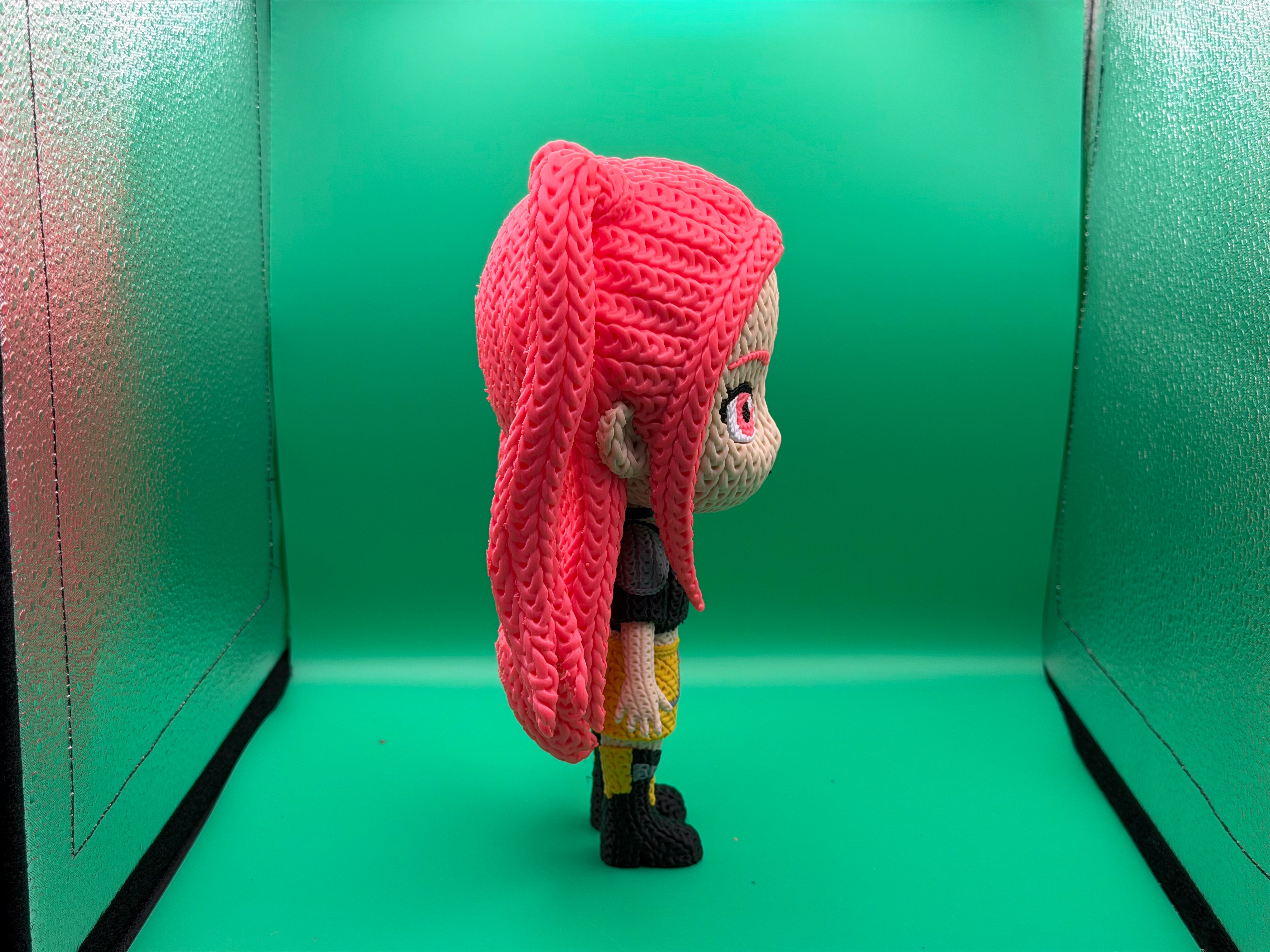 3D Printed Crocheted Mira Figure – Cute Anime Character Collectible Display Piece ✨🖤