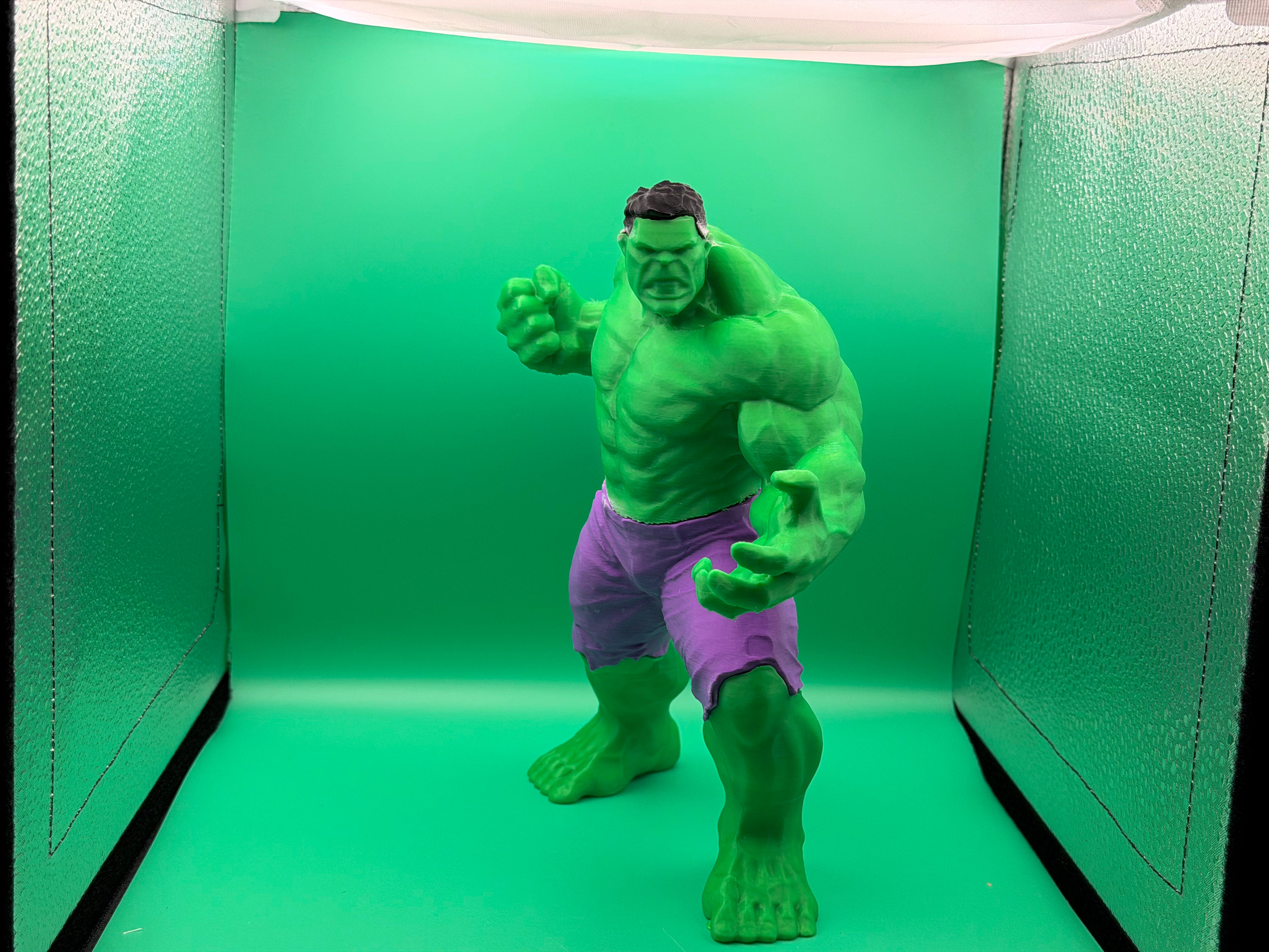 3D Printed Hulk Figure – Powerful Superhero Collectible Display Piece 💚💥