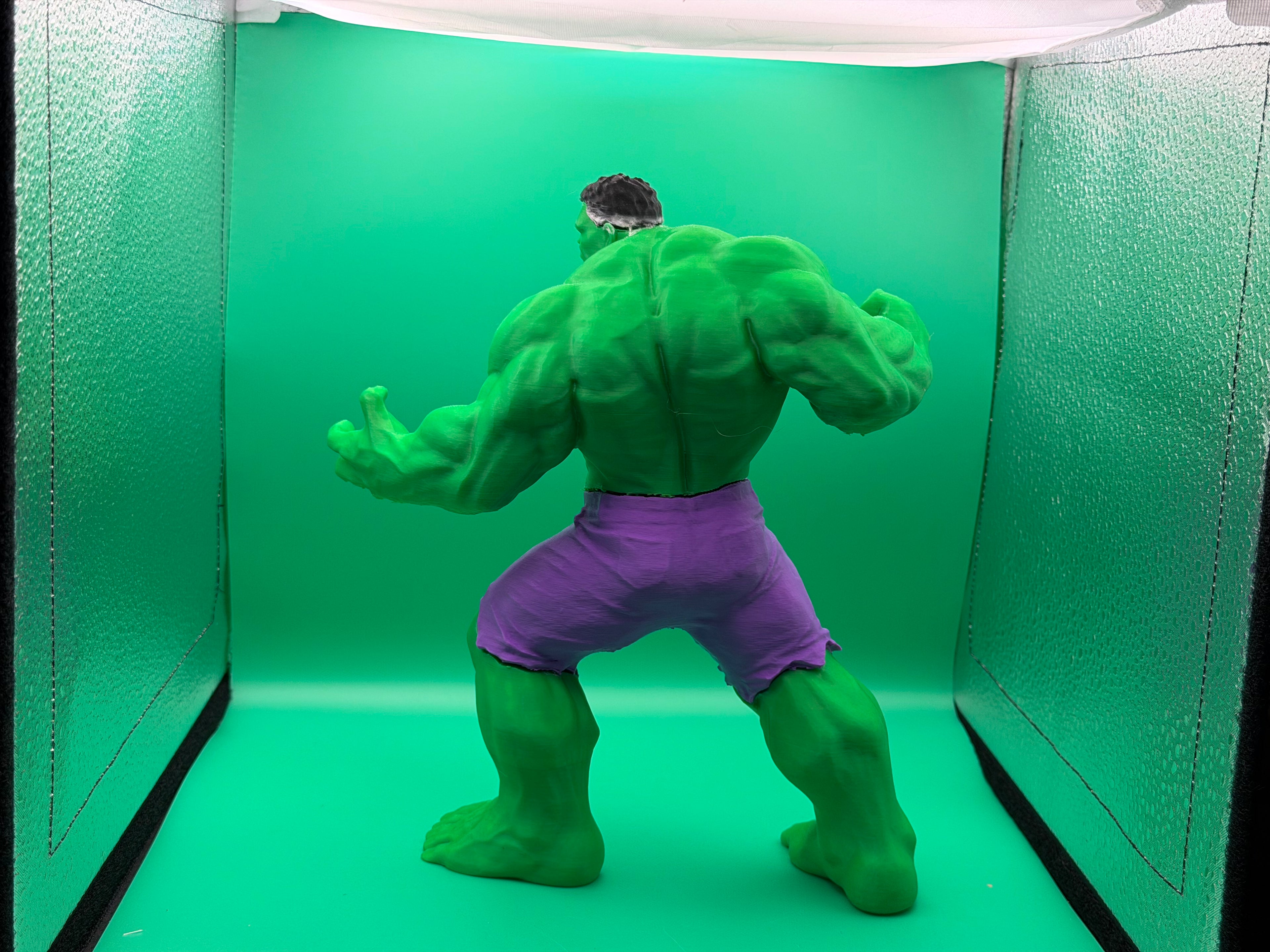 3D Printed Hulk Figure – Powerful Superhero Collectible Display Piece 💚💥