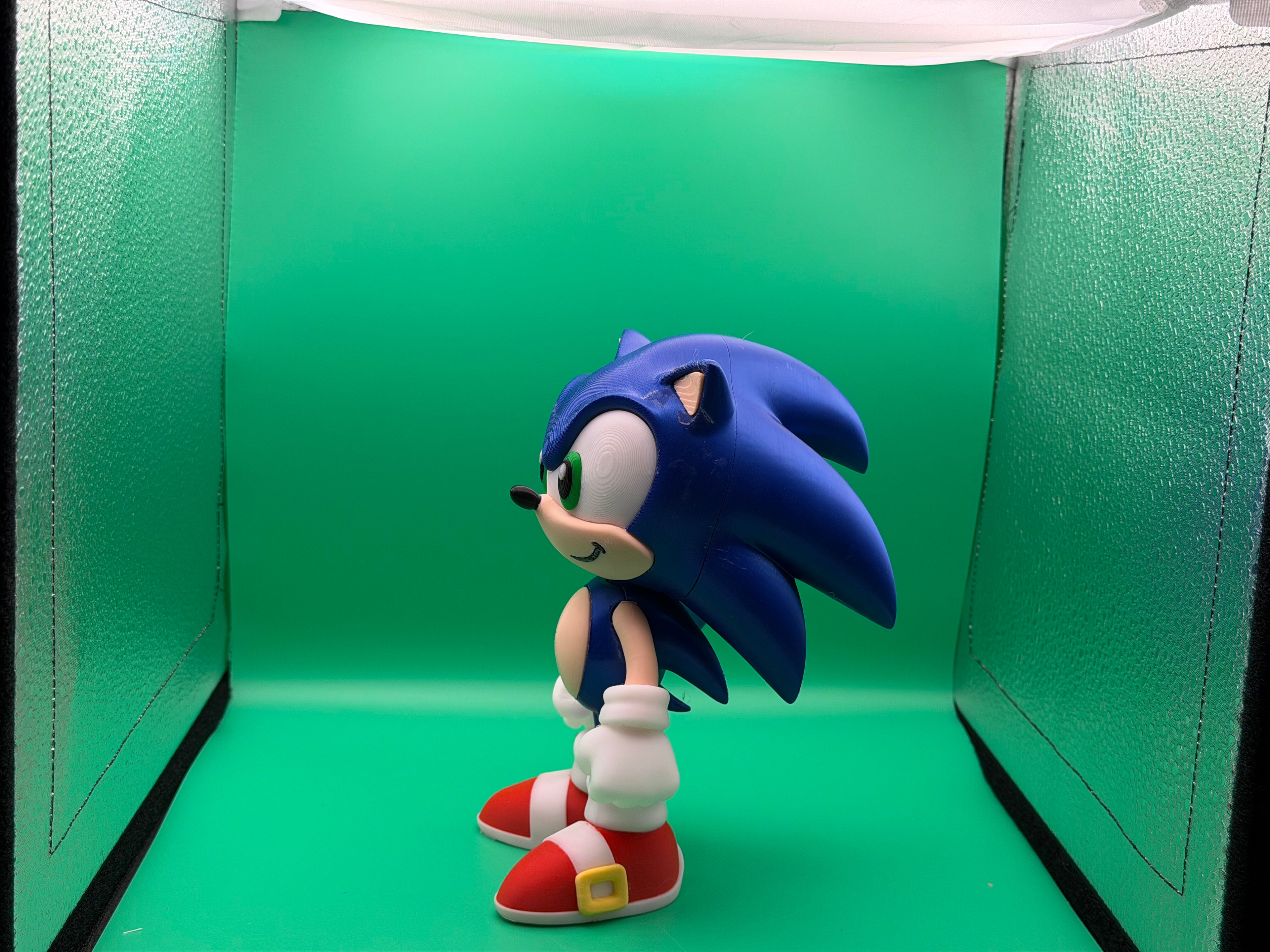 3D Printed Sonic Figure – Fast Blue Hedgehog Collectible, Video Game Character Desk Display, Unique Gift for Gamers