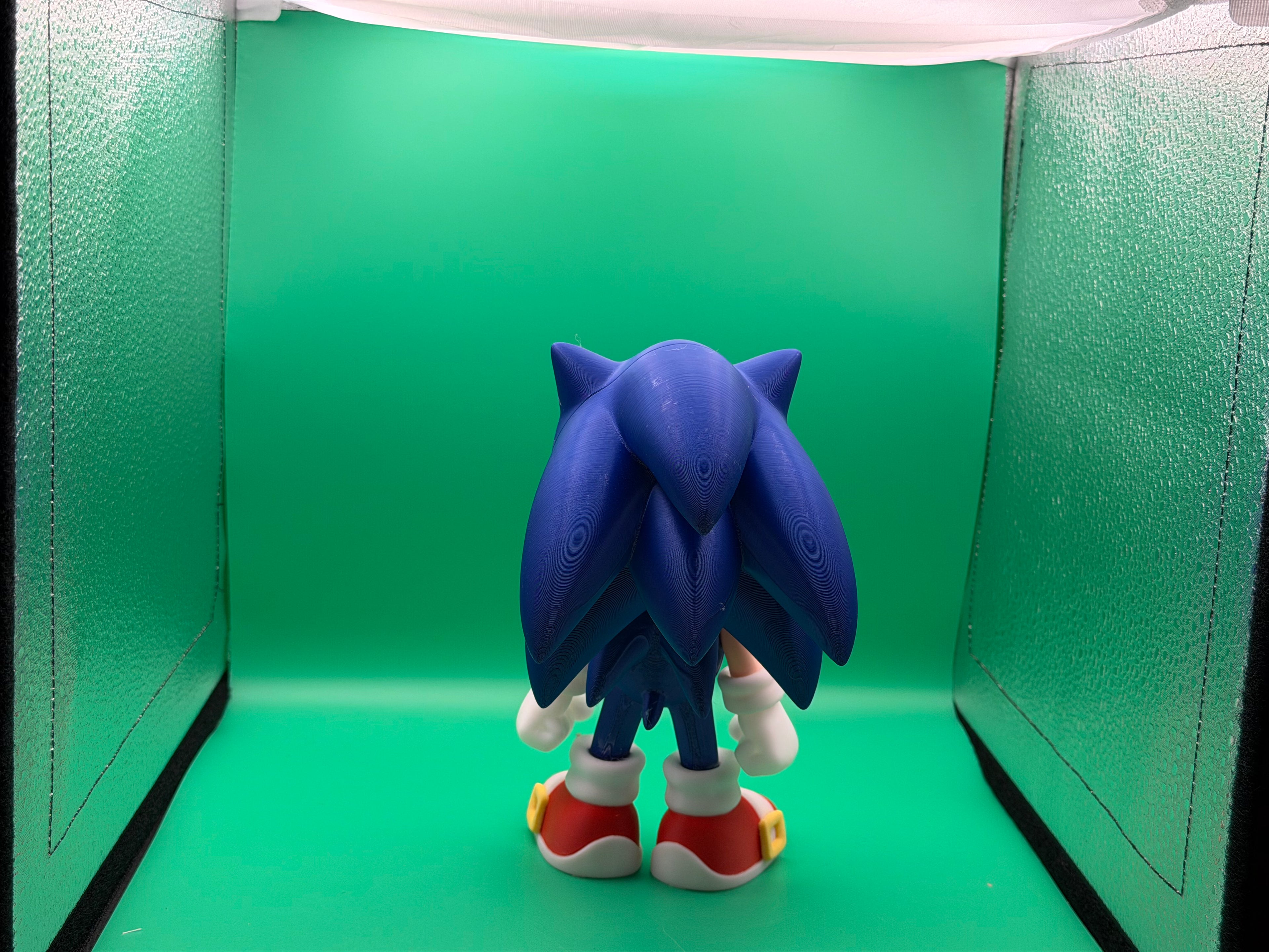 3D Printed Sonic Figure – Fast Blue Hedgehog Collectible, Video Game Character Desk Display, Unique Gift for Gamers