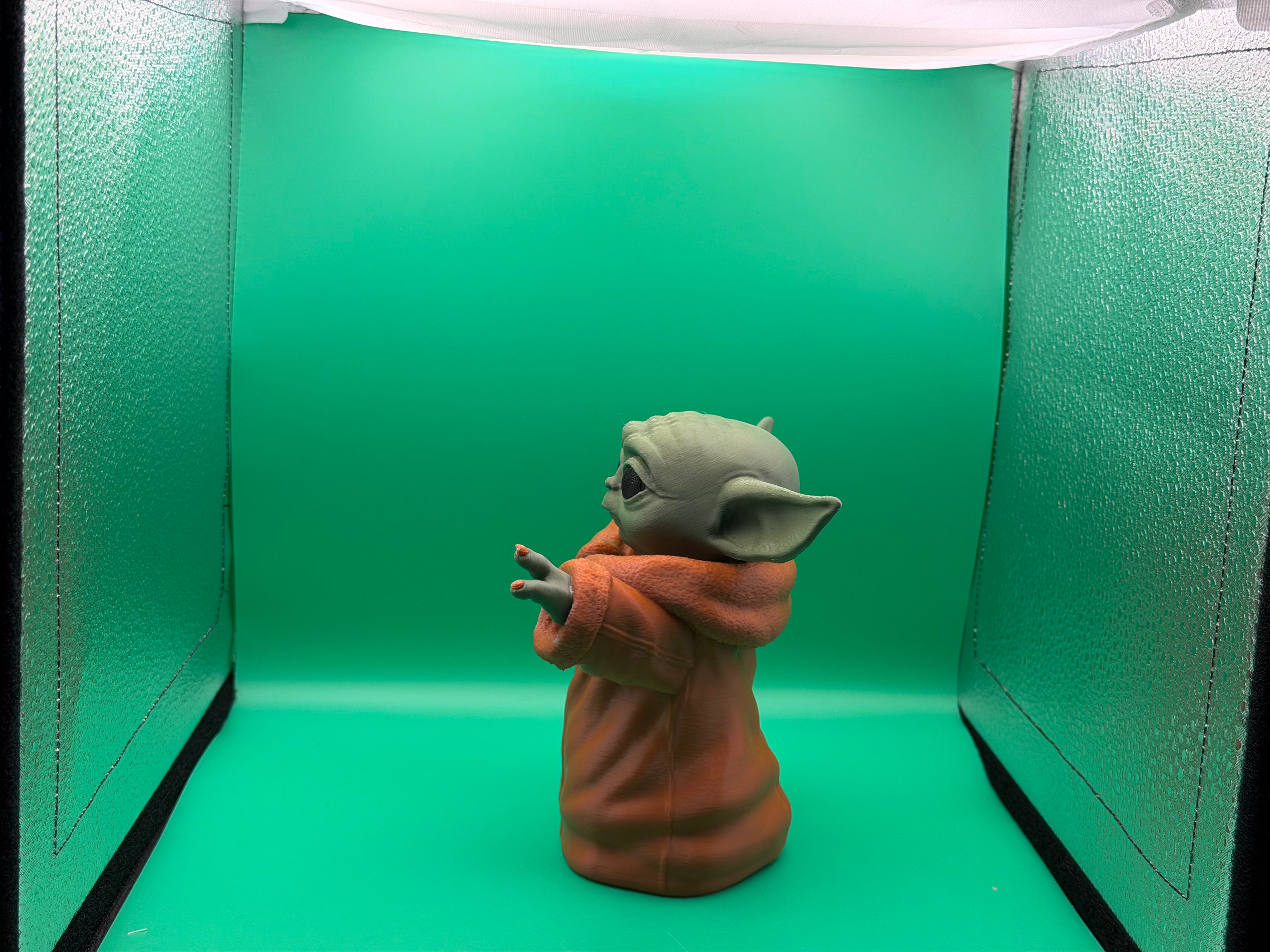 3D Printed Grogu Figure – Cute Space Alien Collectible, Sci-Fi Inspired Desk Display, Unique Gift for Fans