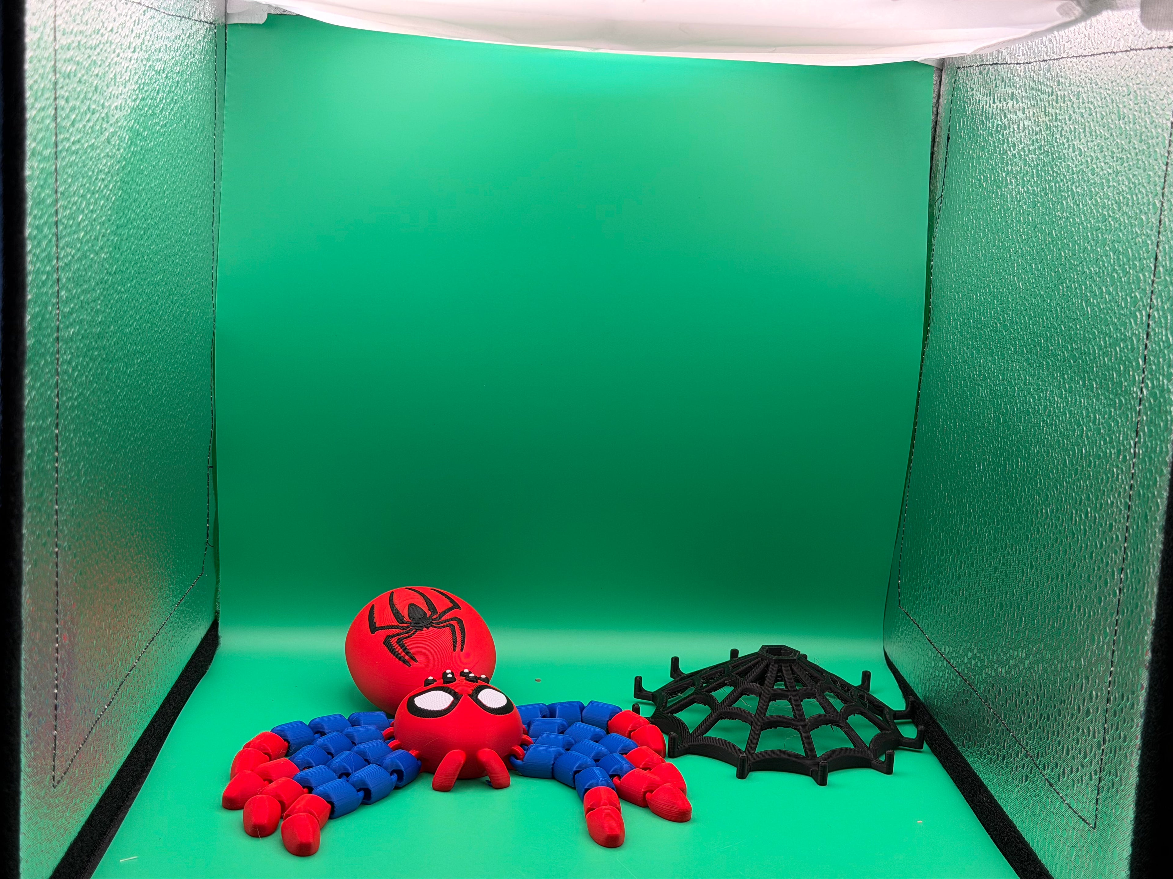 3D Printed Articulated Spider with Retractable Web – Poseable Superhero-Inspired Fidget Toy, Hanging Desk Décor, Unique Gift for Fans