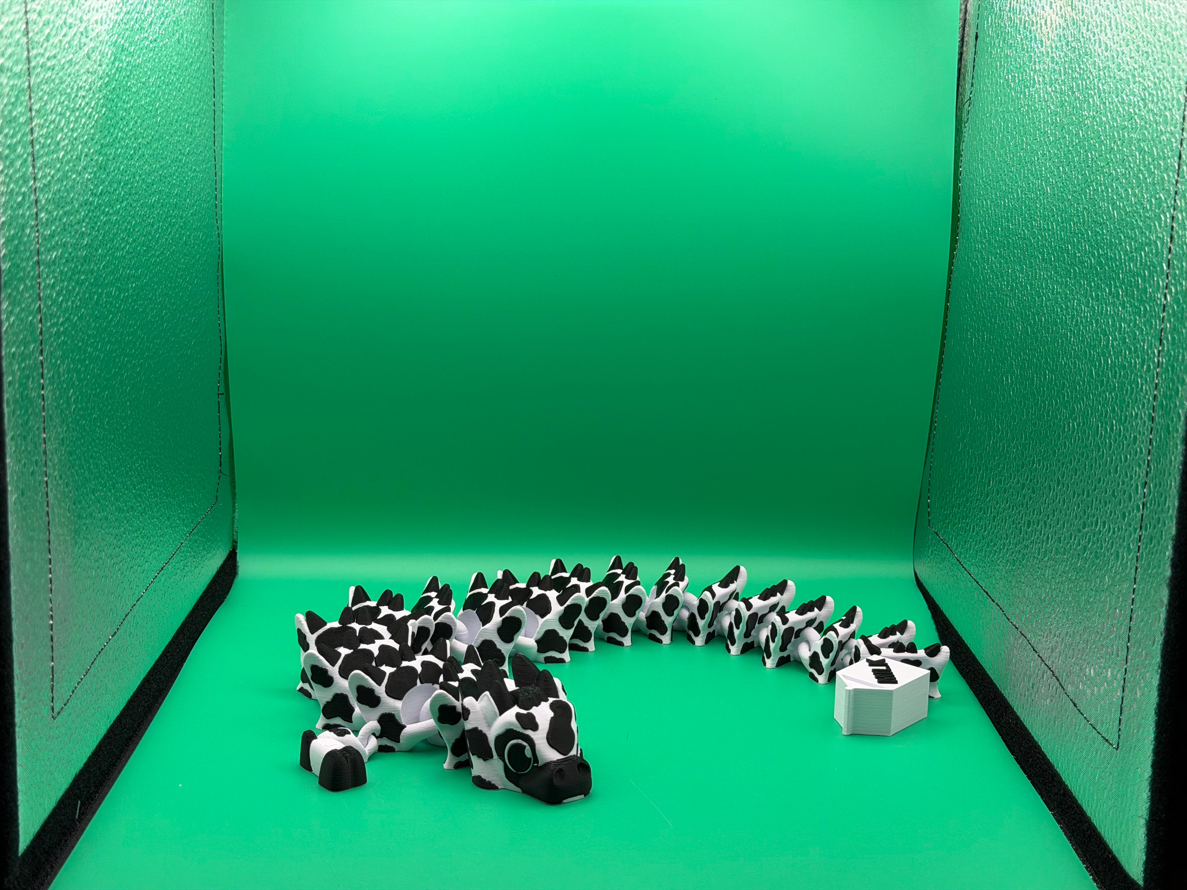 Articulated Dairy Cow Dragon – 3D Printed Flexible Farm-Themed Dragon Collectible Display Piece 🐄🐉