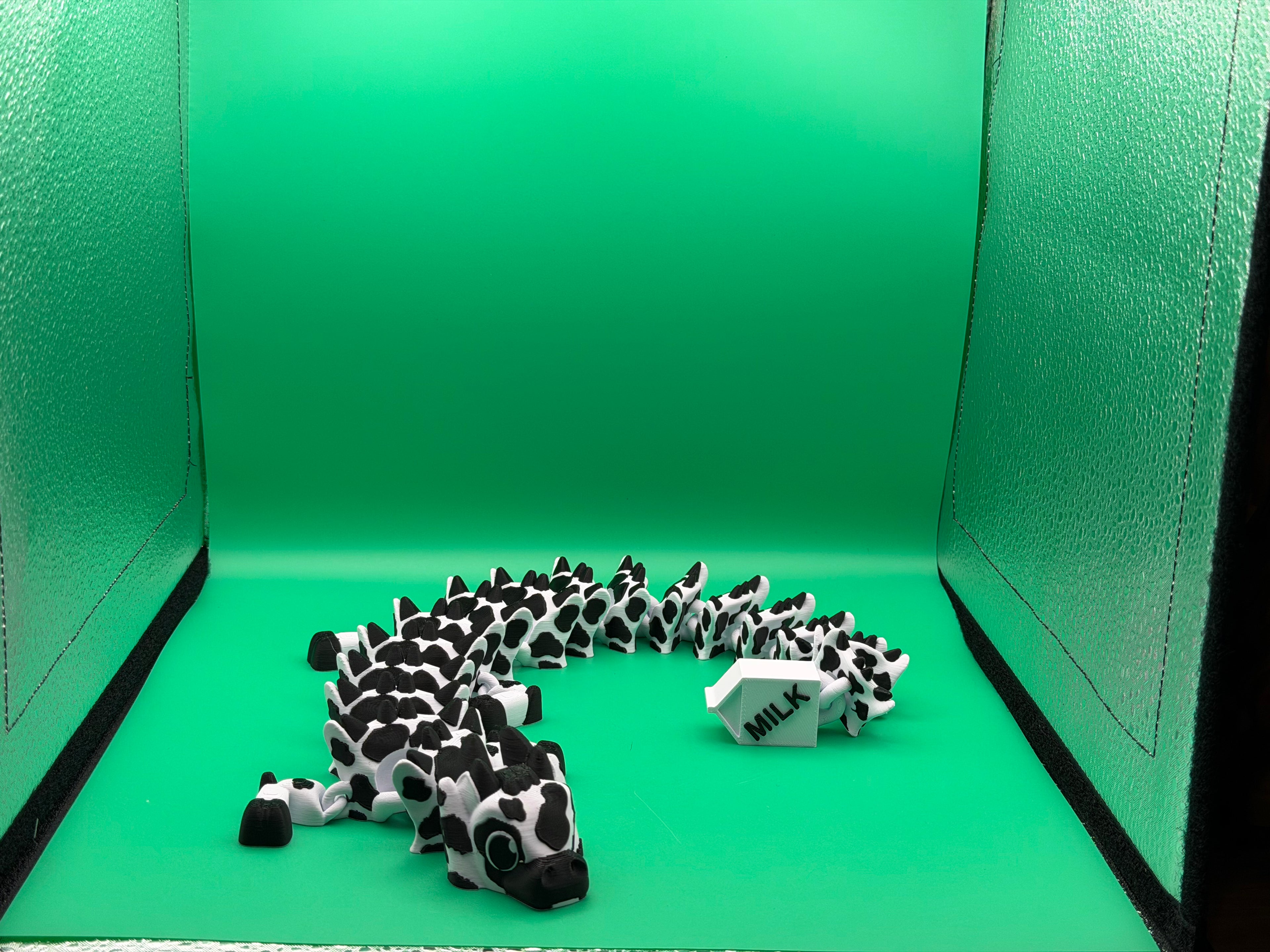 Articulated Dairy Cow Dragon – 3D Printed Flexible Farm-Themed Dragon Collectible Display Piece 🐄🐉